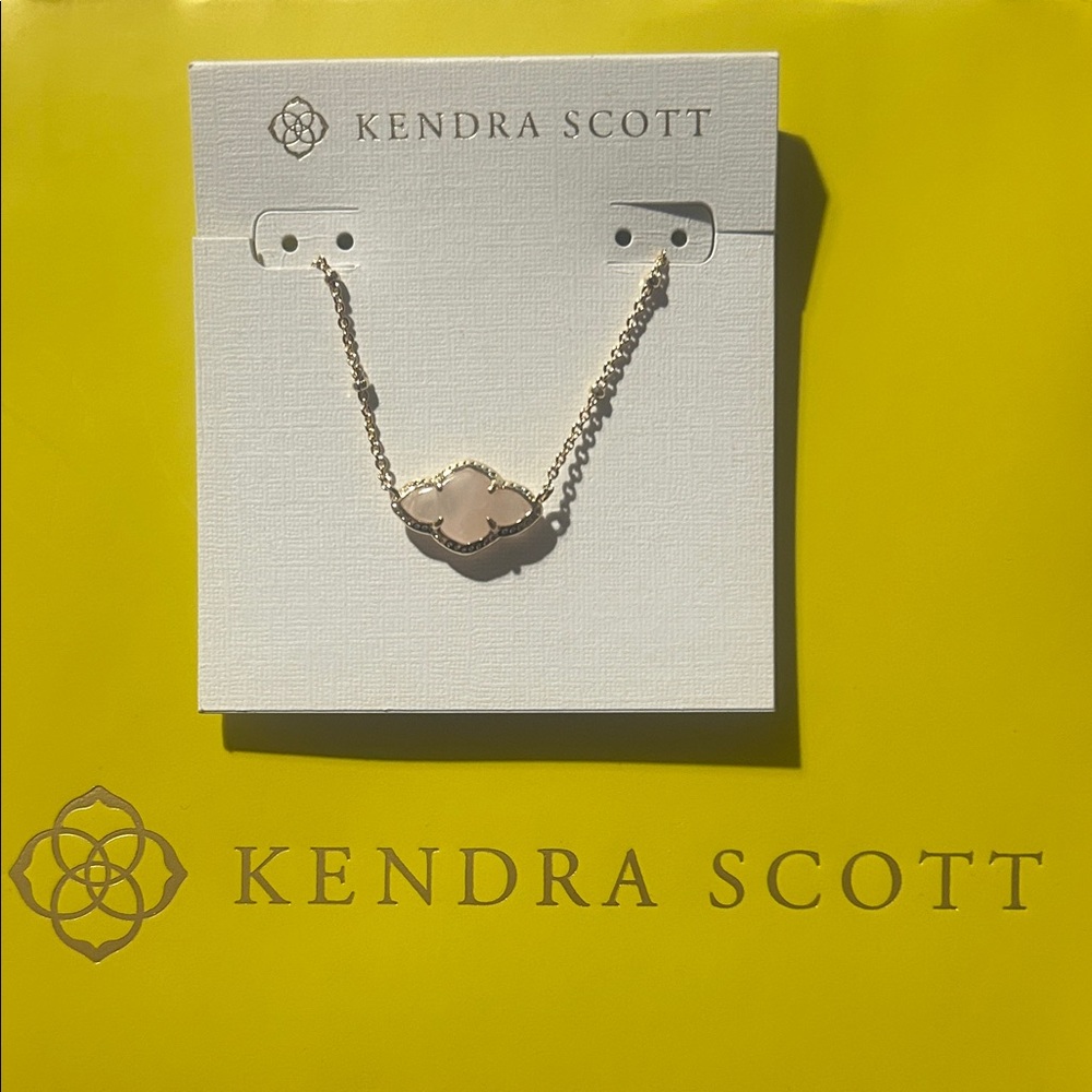 Kendra Scott Abbie Gold Pendant Necklace in Rose Quartz-NWT
